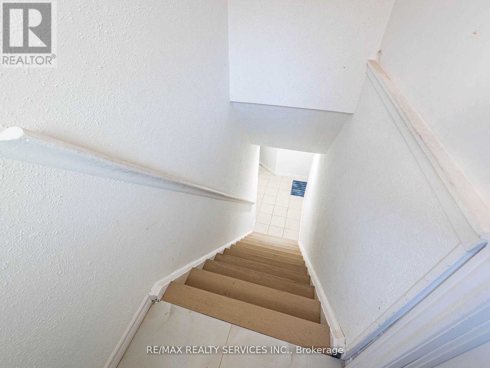 32 MADOC DRIVE - 22