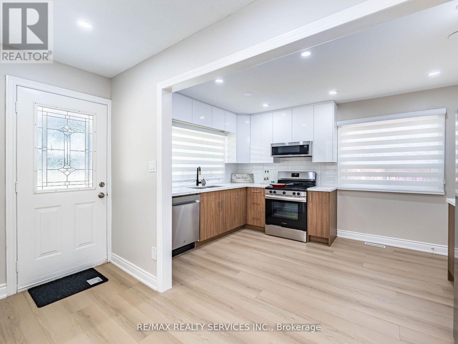 32 MADOC DRIVE - 6