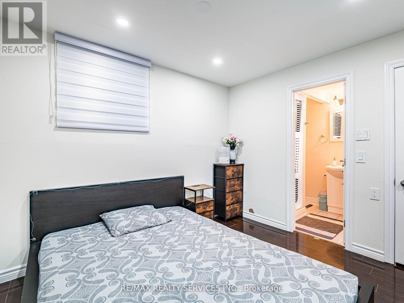 32 MADOC DRIVE - 32