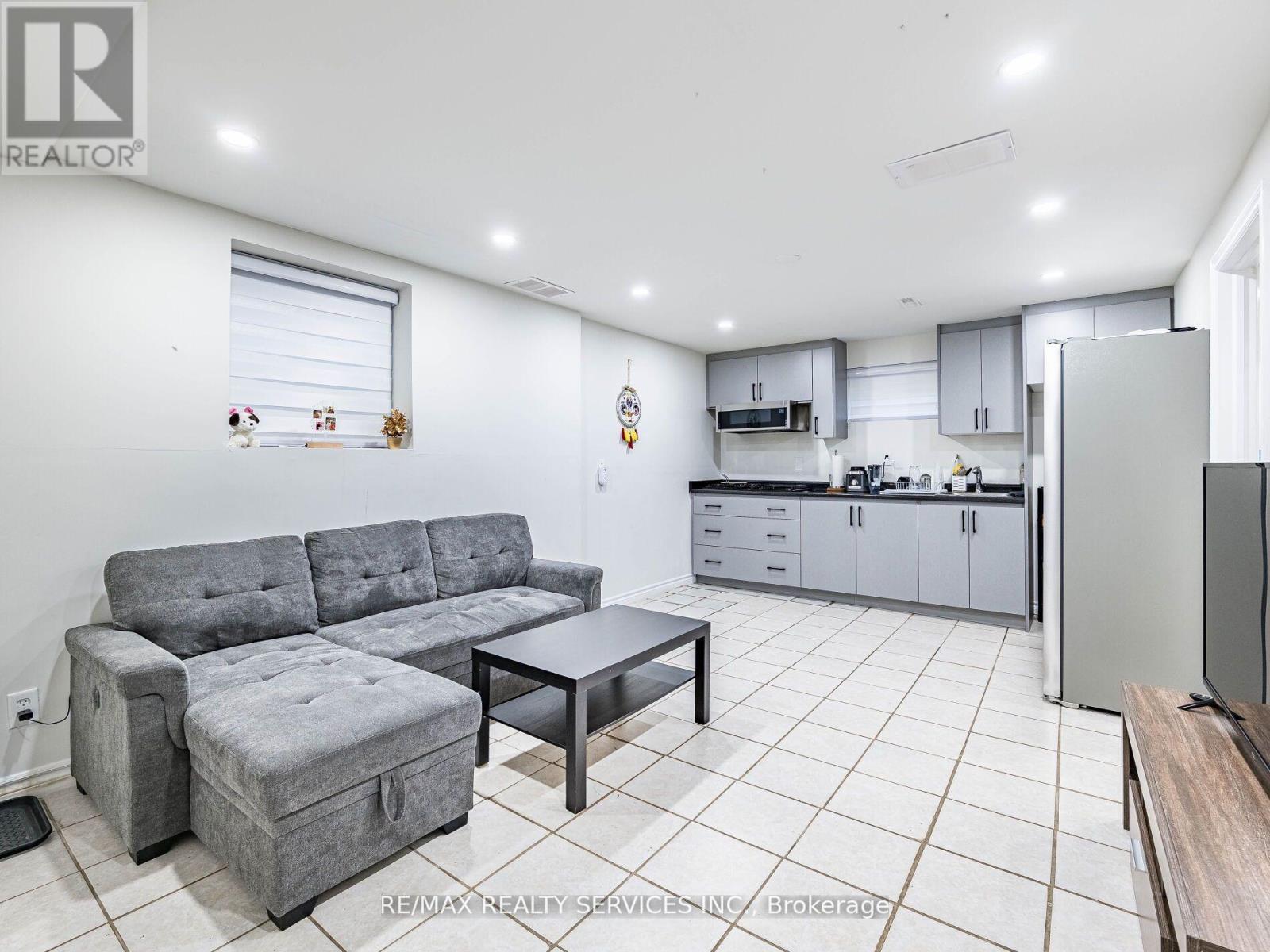 32 MADOC DRIVE - 29