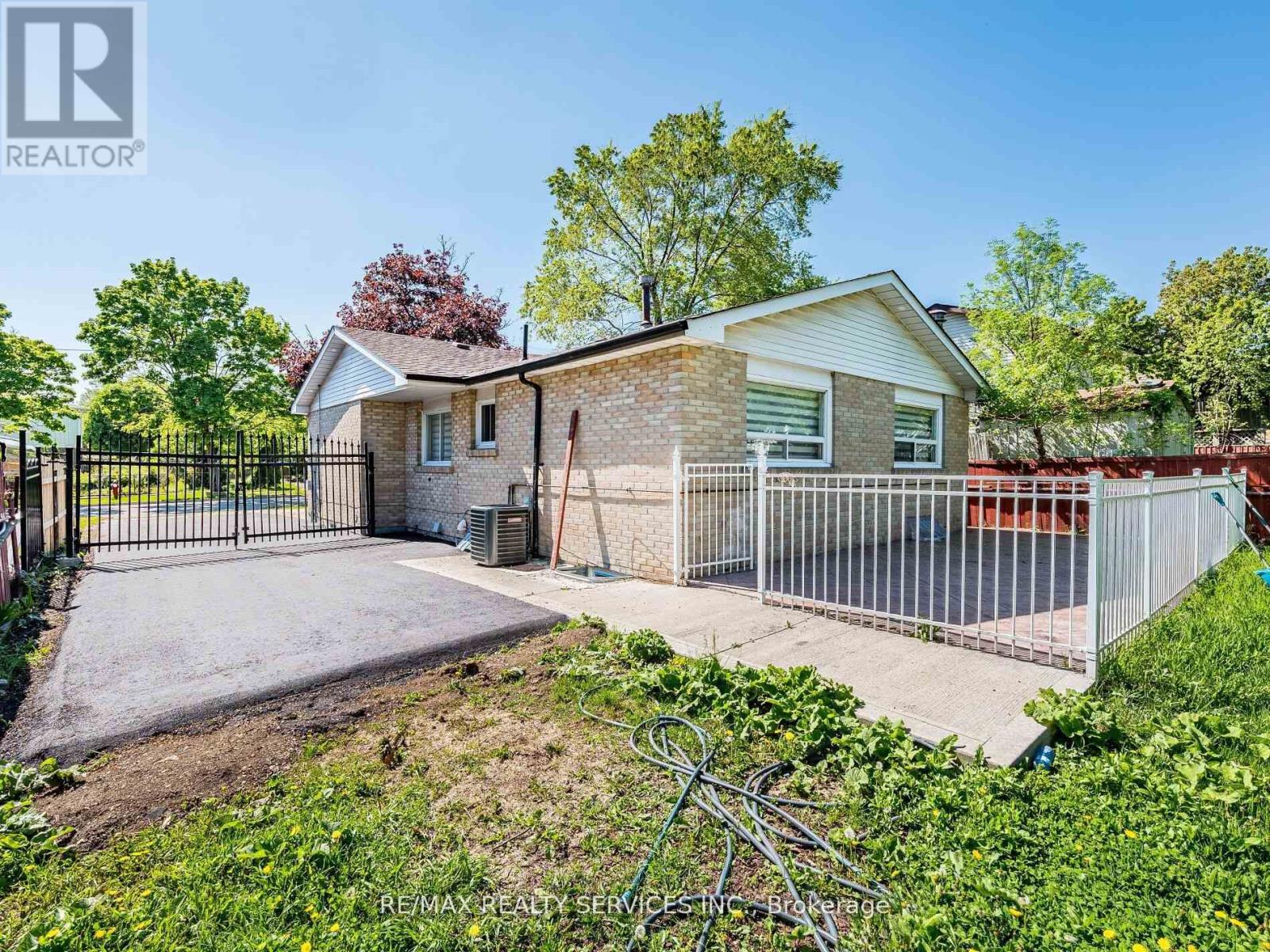 32 MADOC DRIVE - 34