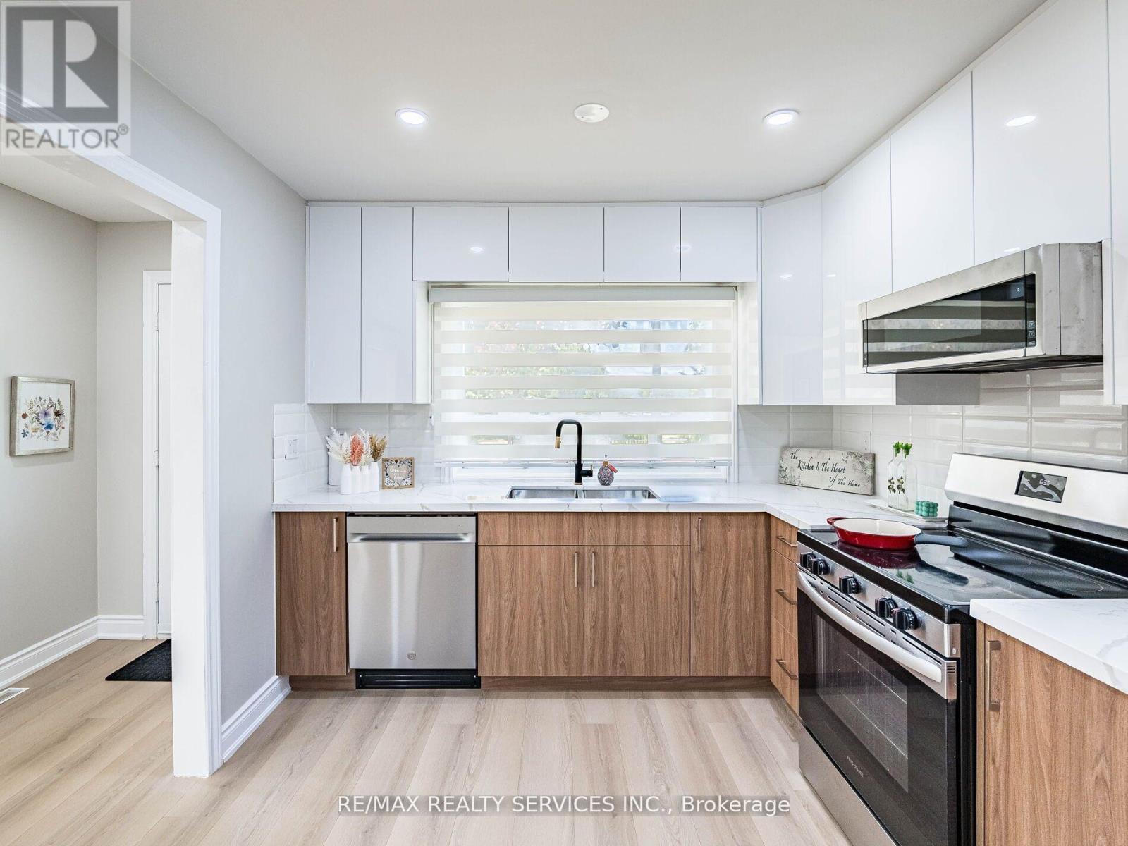 32 MADOC DRIVE - 7