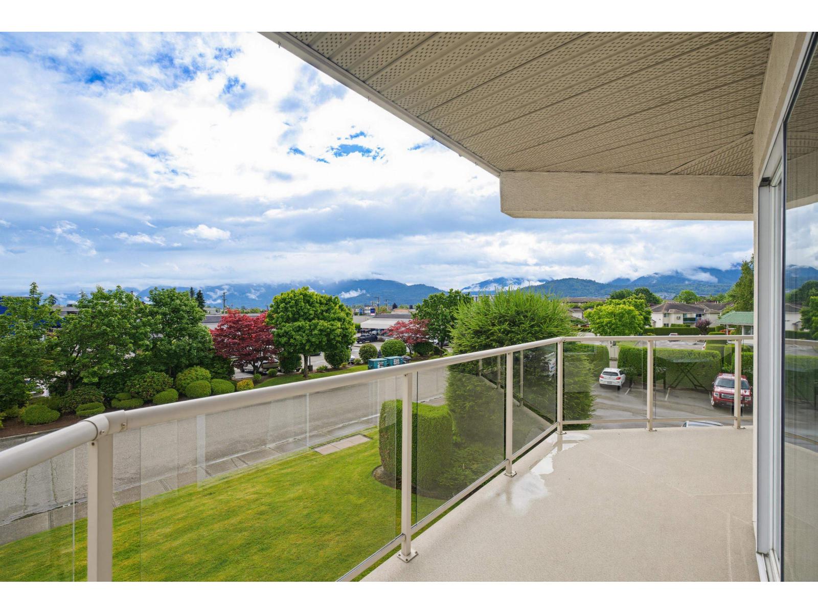 201 7685 AMBER DRIVE, Sardis West Vedder, Chilliwack