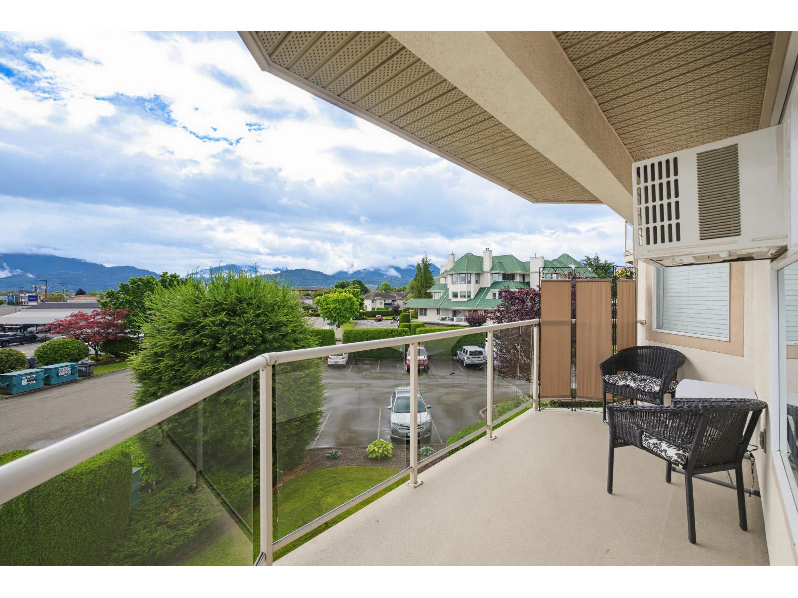 201 7685 AMBER DRIVE, Sardis West Vedder, Chilliwack