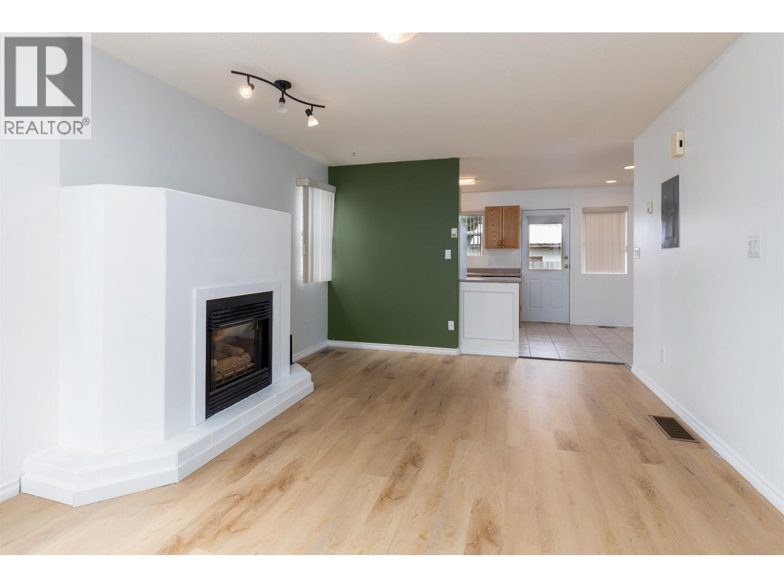 #101 4822 LAZELLE AVENUE - 3