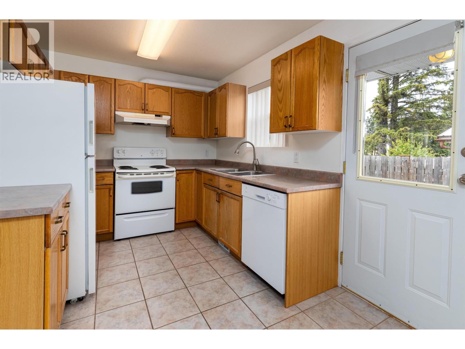 #101 4822 LAZELLE AVENUE - 6