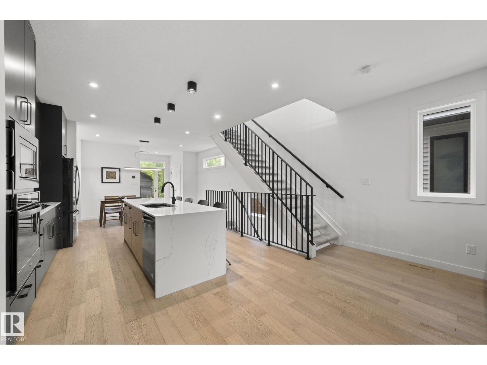 9138 71 AV NW — photo 14
