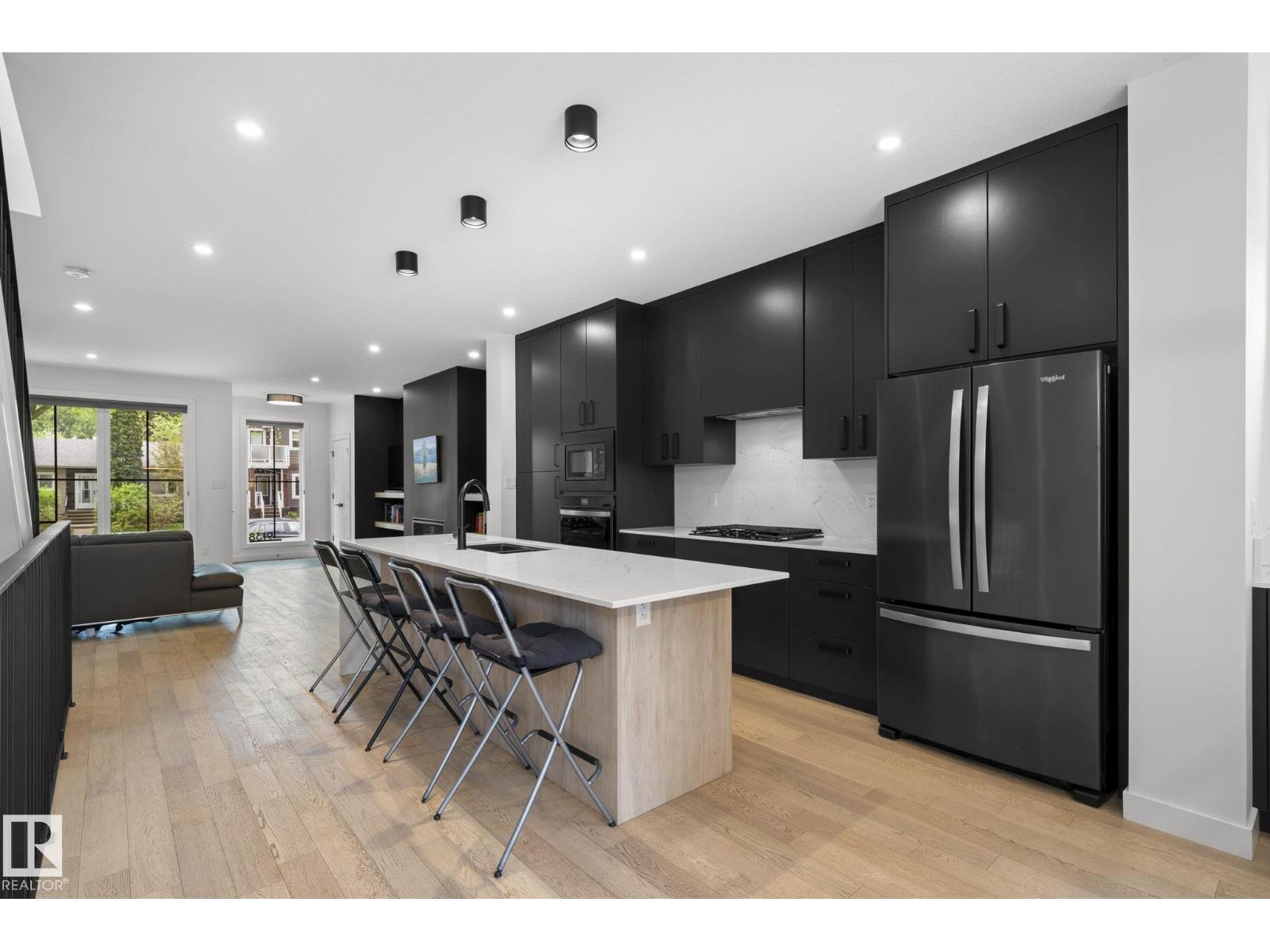 9138 71 AV NW — photo 15