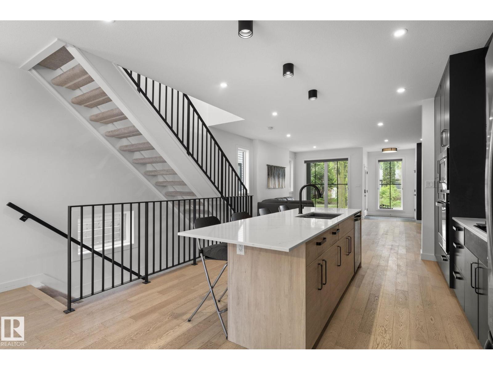 9138 71 AV NW — photo 17