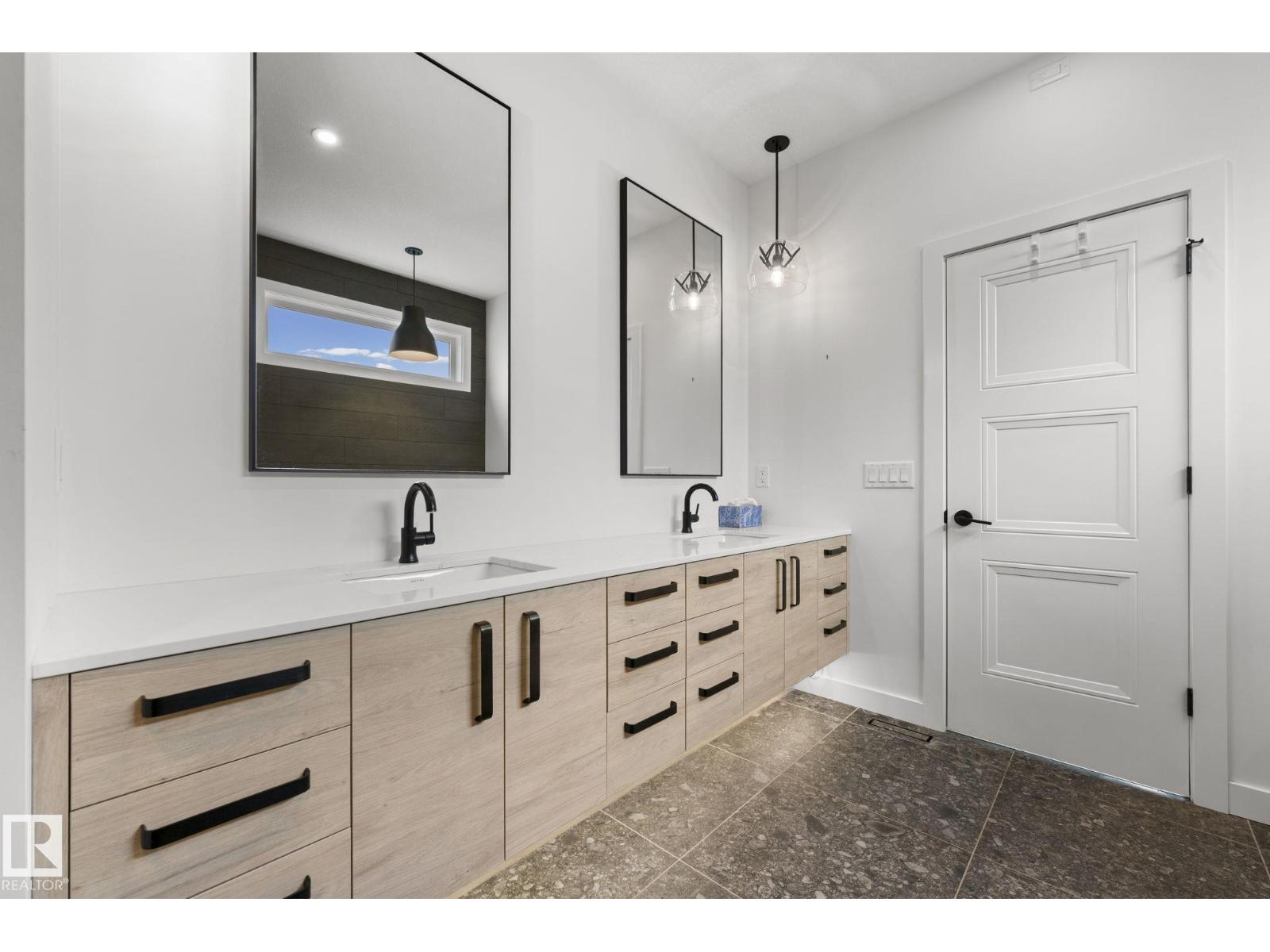 9138 71 AV NW — photo 43
