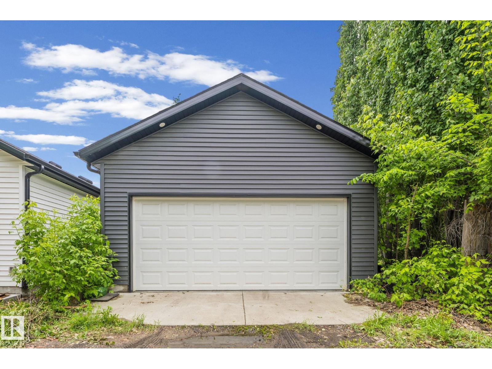 9138 71 AV NW — photo 54