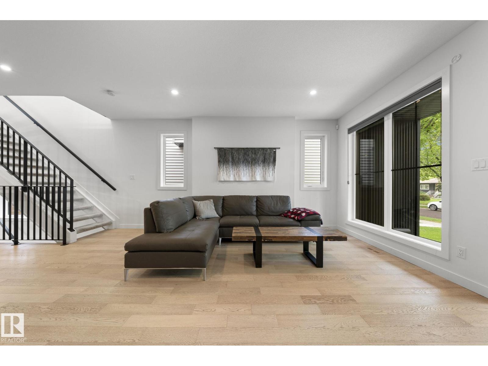 9138 71 AV NW — photo 8