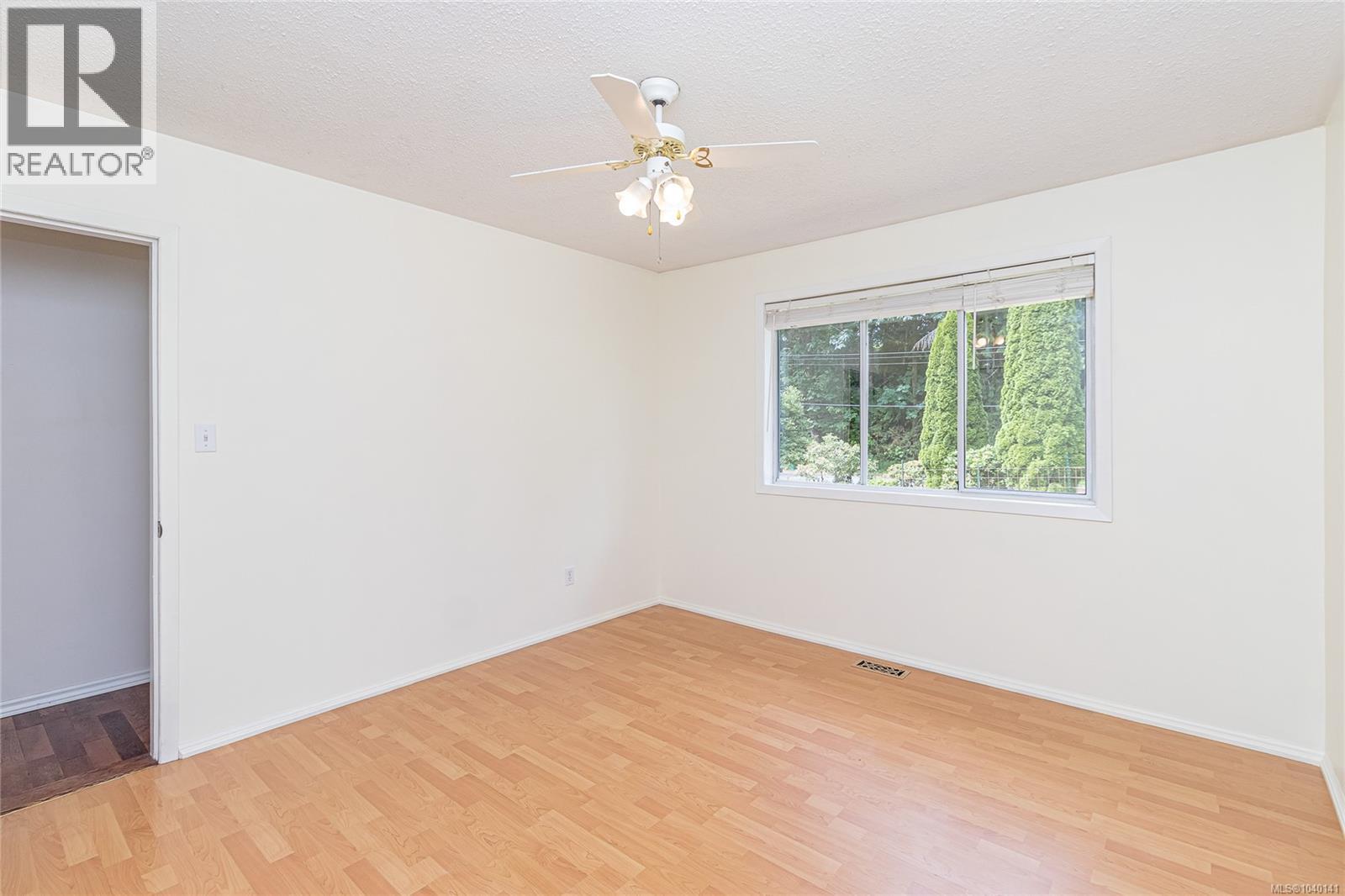 4635 Howie Rd N - 26