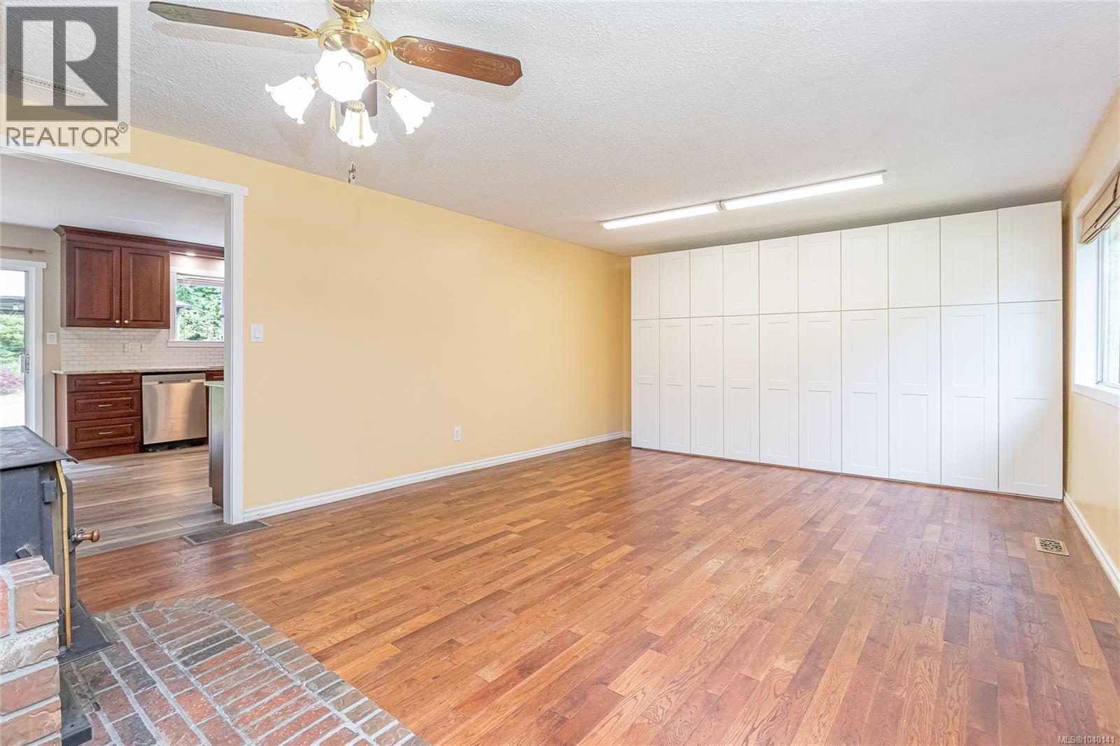 4635 Howie Rd N - 19