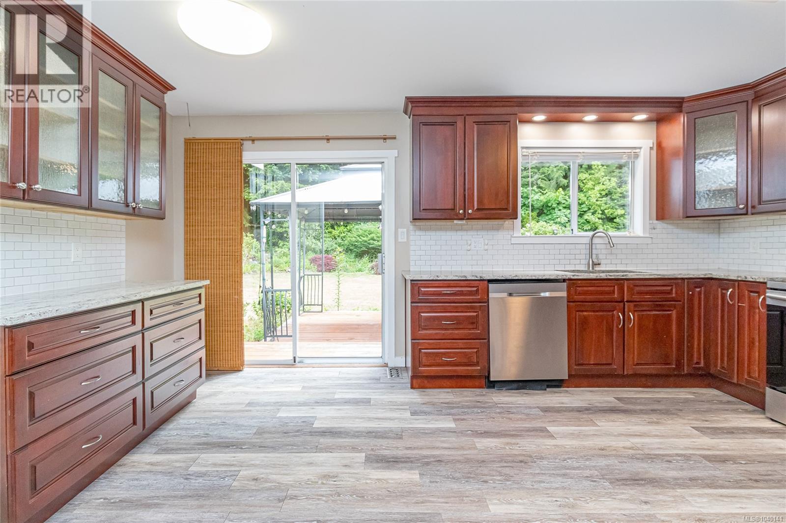 4635 Howie Rd N - 13