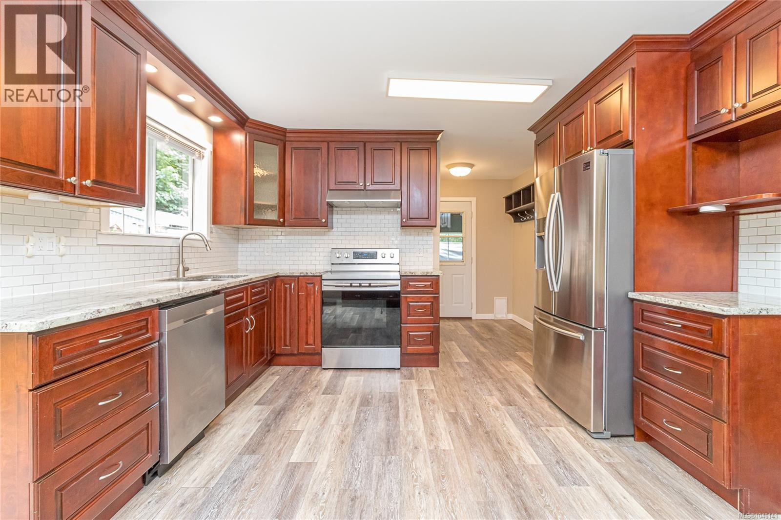 4635 Howie Rd N - 10