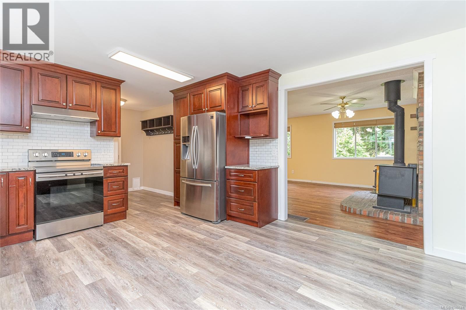 4635 Howie Rd N - 15