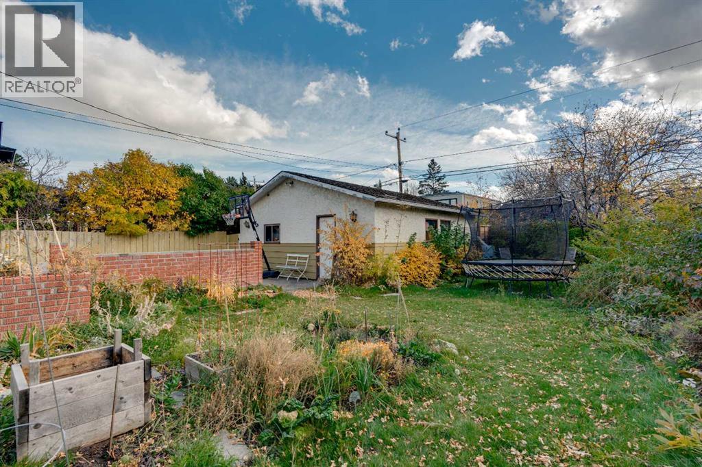 3507 35 Avenue SW — photo 29