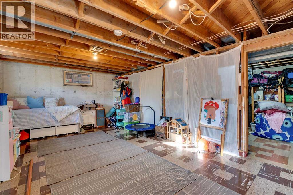 3507 35 Avenue SW — photo 27