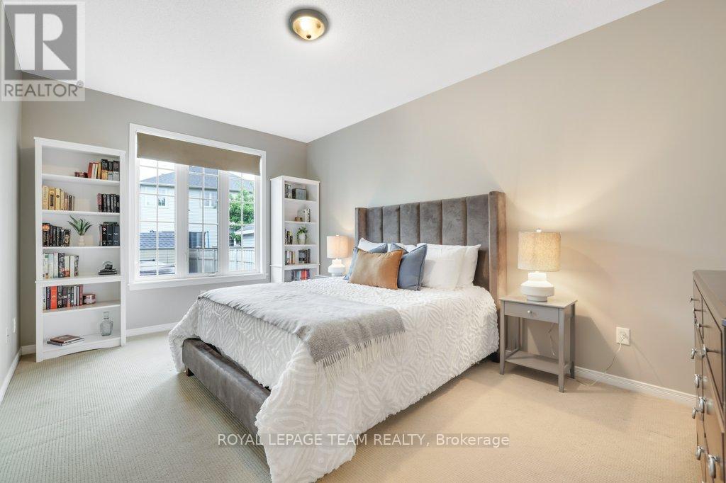 556 DALEWOOD CRESCENT — photo 12 of 29