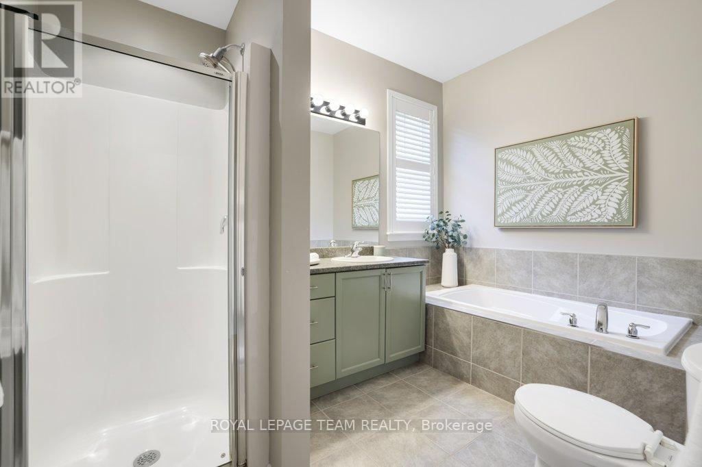 556 DALEWOOD CRESCENT — photo 14 of 29