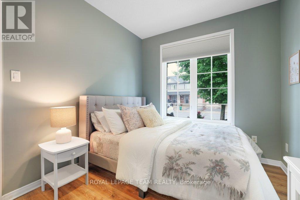 556 DALEWOOD CRESCENT — photo 16 of 29