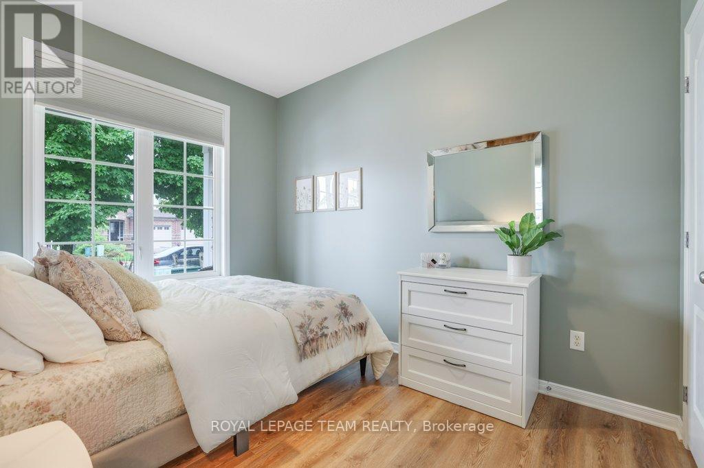 556 DALEWOOD CRESCENT — photo 17 of 29