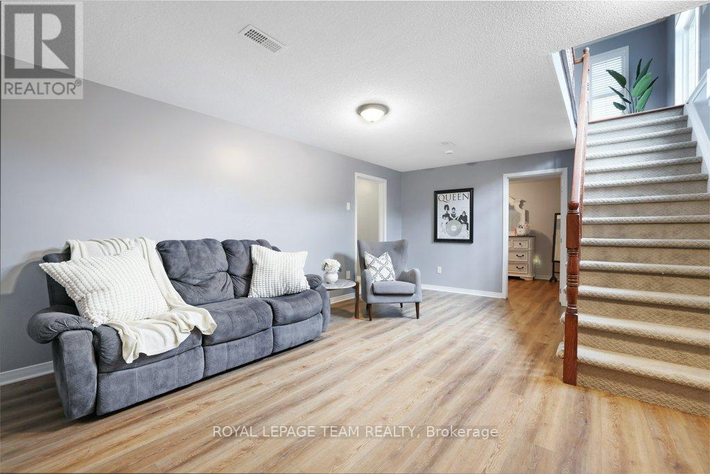 556 DALEWOOD CRESCENT - 19