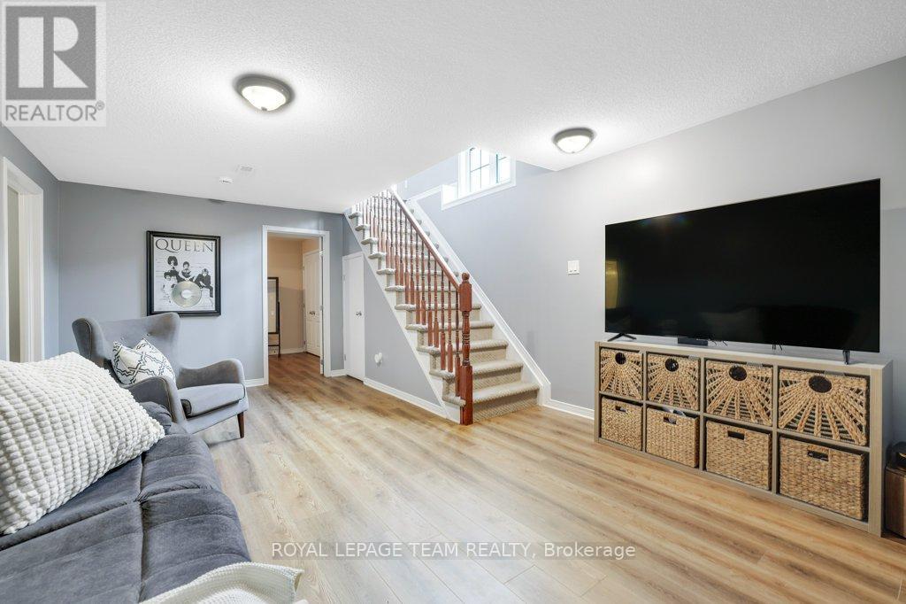 556 DALEWOOD CRESCENT — photo 20 of 29