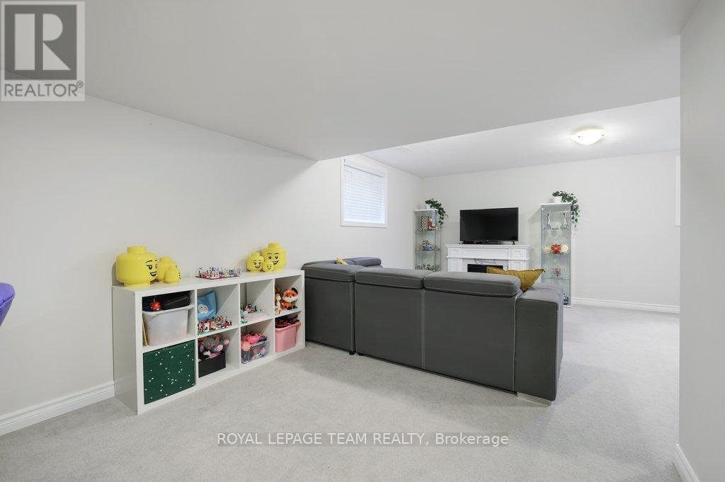702 VIVERA PLACE — photo 30 of 37