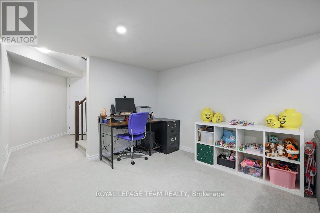 702 VIVERA PLACE — photo 31 of 37