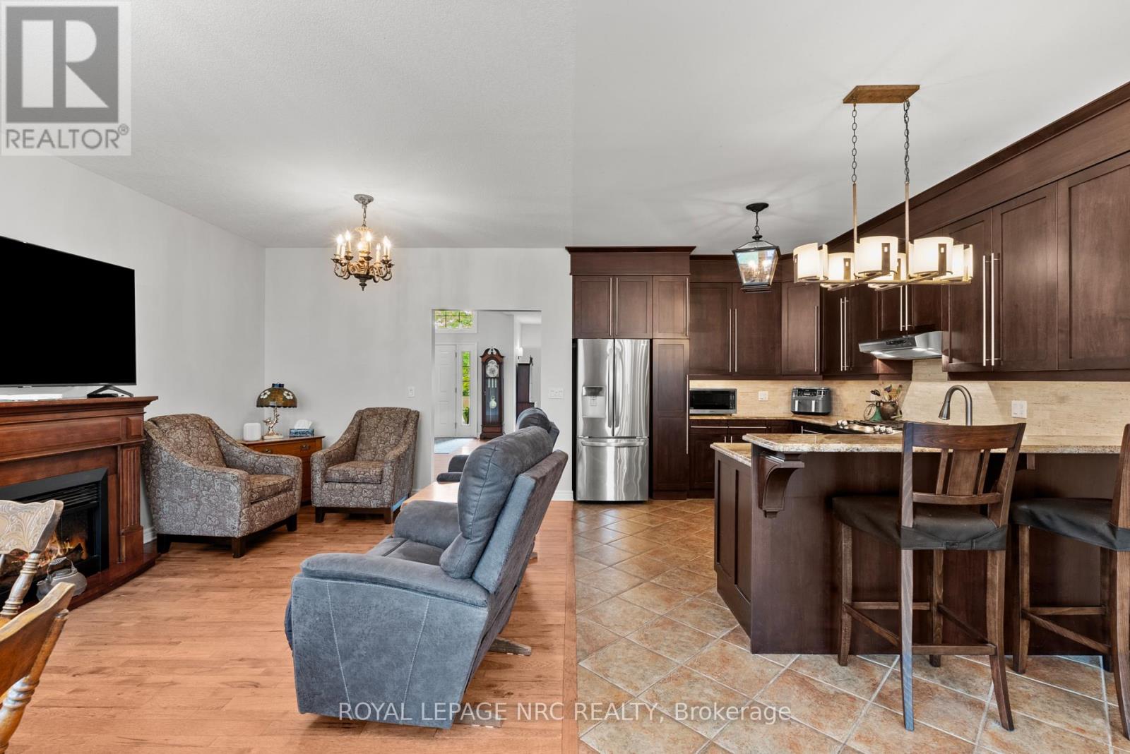 31 ANNMARIE DRIVE - Image 12