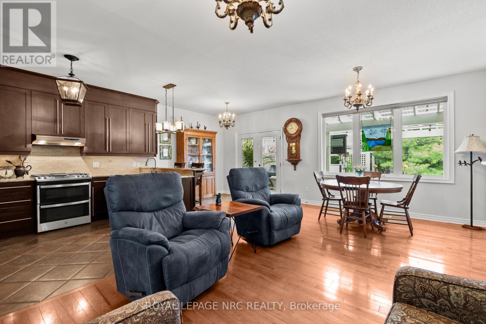 31 ANNMARIE DRIVE - Image 13