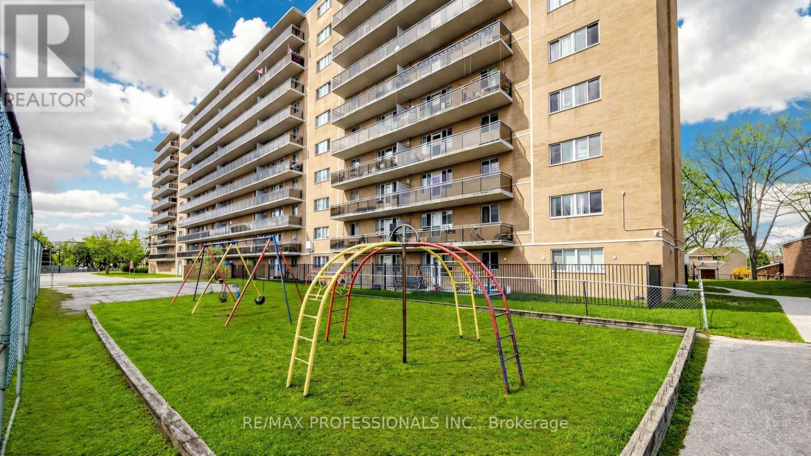#809 100 DUNDALK DRIVE - 22
