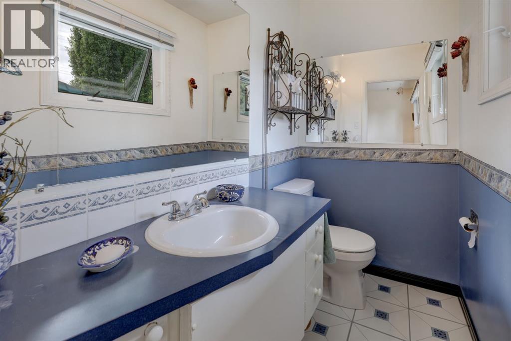 68 Brown Crescent NW — photo 16