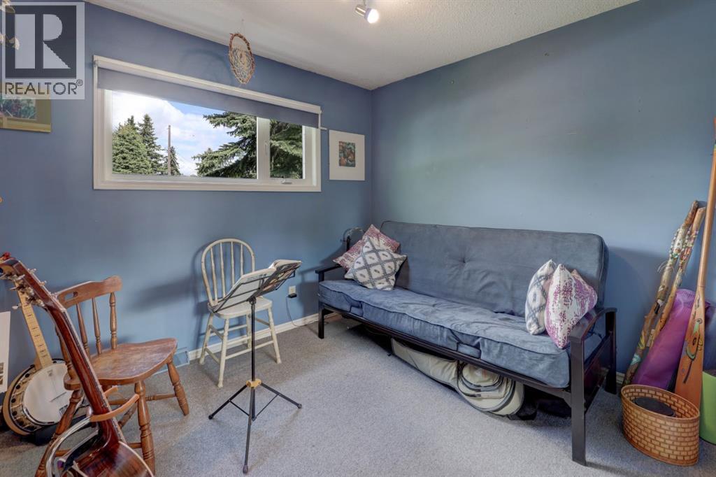 68 Brown Crescent NW — photo 18