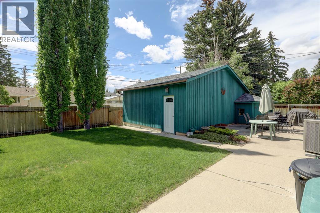 68 Brown Crescent NW - photo 3