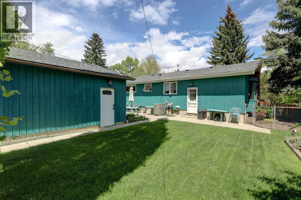 68 Brown Crescent NW - photo 5