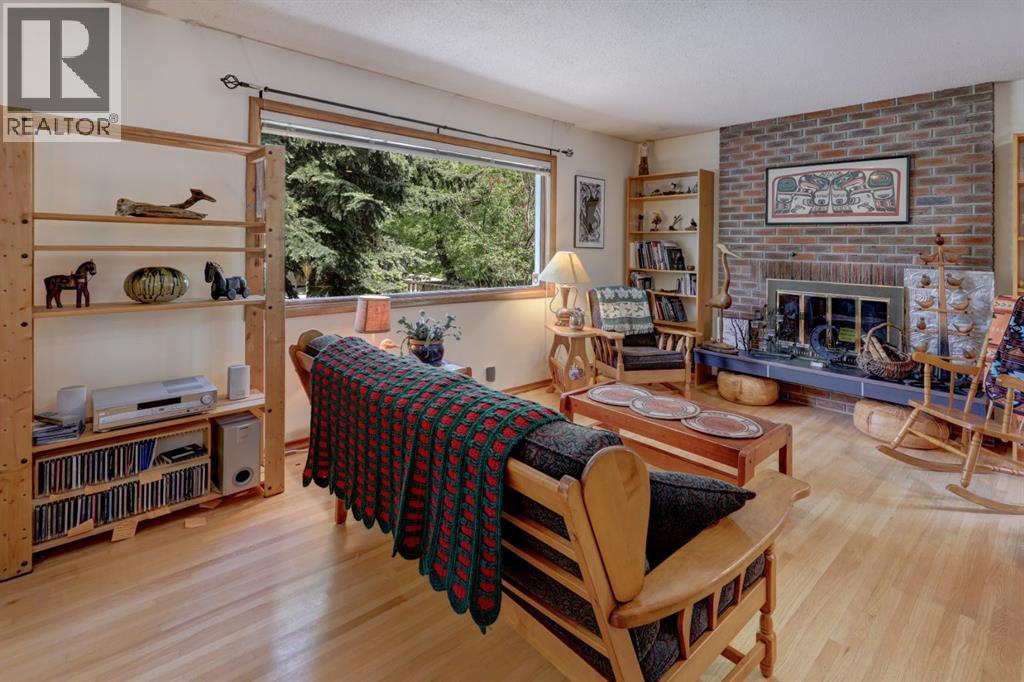 68 Brown Crescent NW — photo 7
