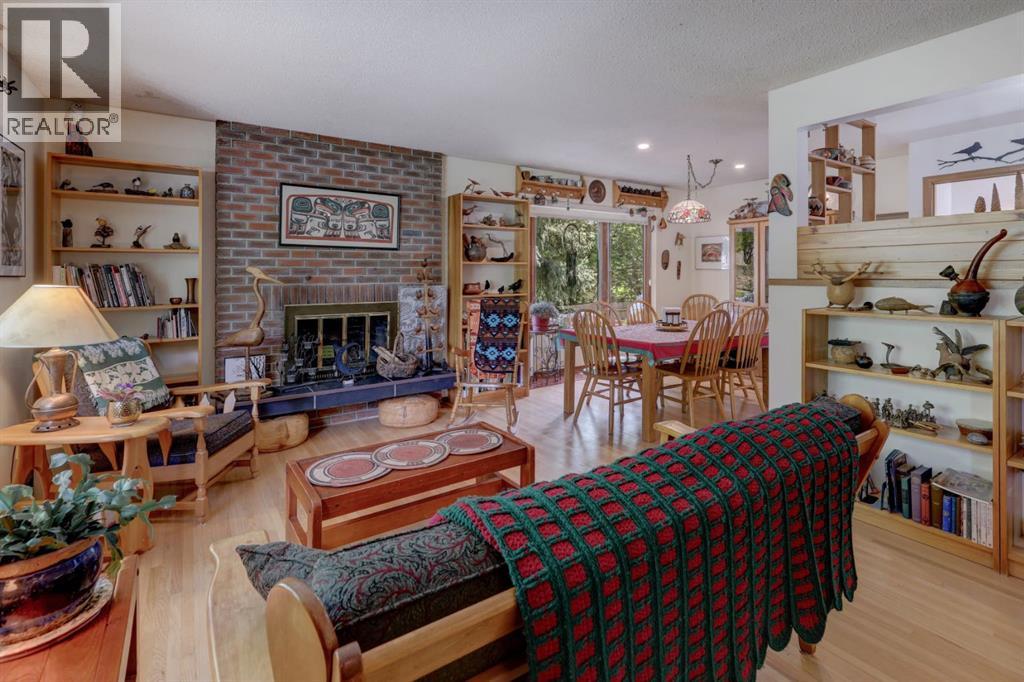 68 Brown Crescent NW — photo 8