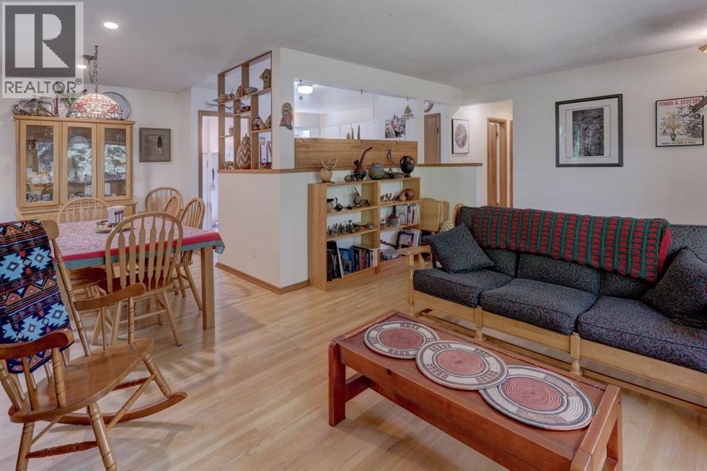 68 Brown Crescent NW — photo 9