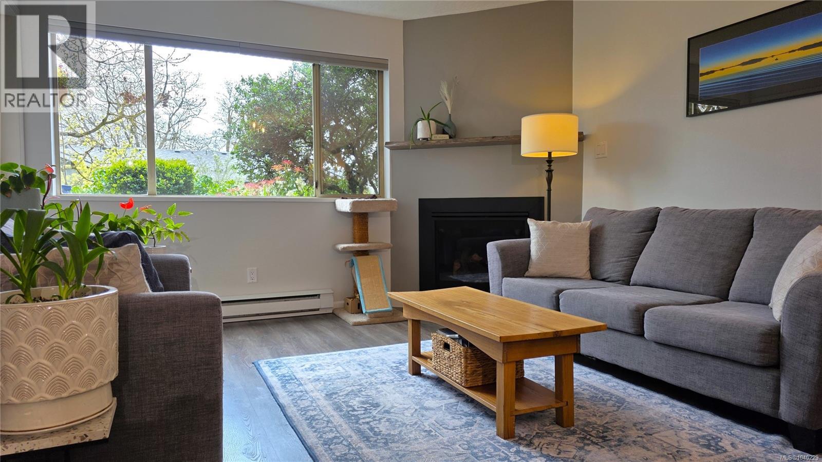 101 3400 Quadra Street, Saanich