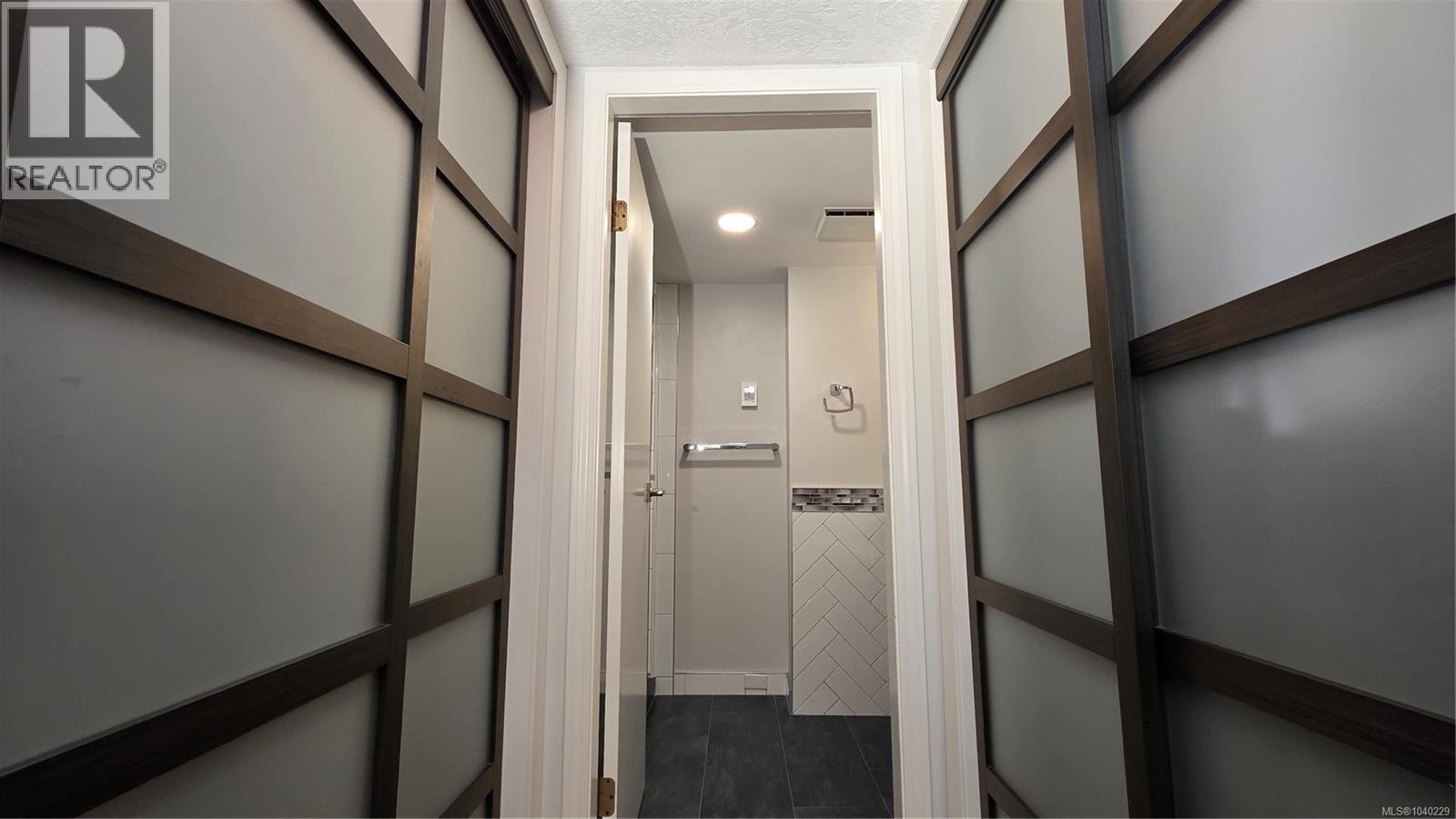 101 3400 Quadra Street, Saanich