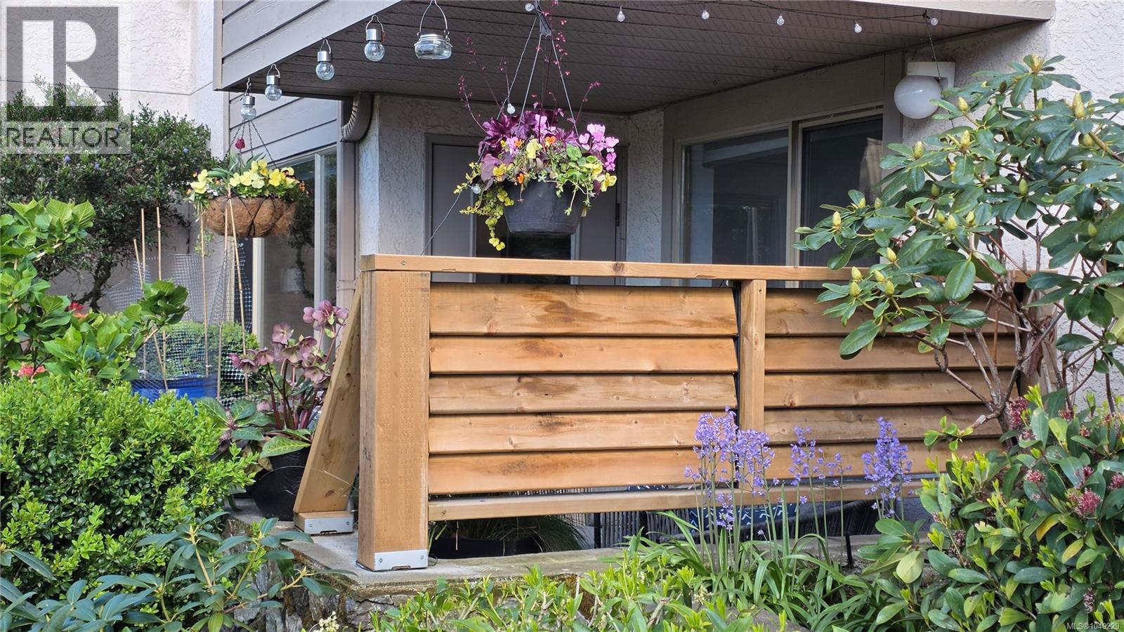 101 3400 Quadra Street, Saanich