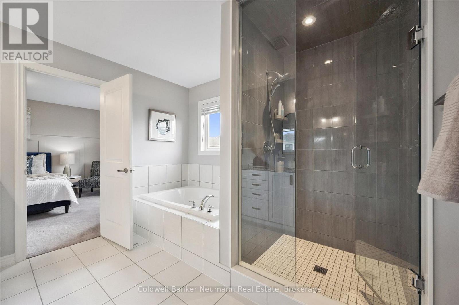 43 HARPIN WAY W - 31