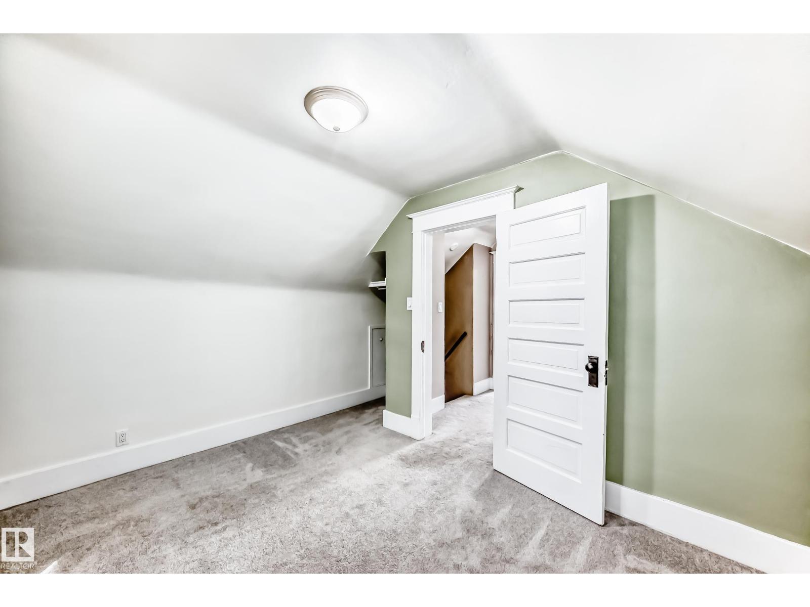 12121 64 ST NW — photo 32