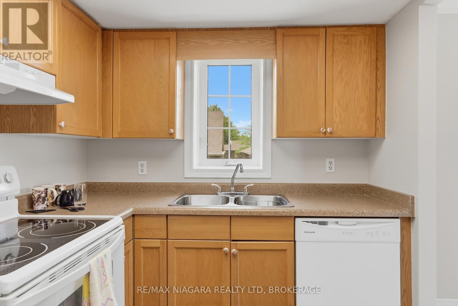 #210 3420 FREDERICK AVENUE - 17