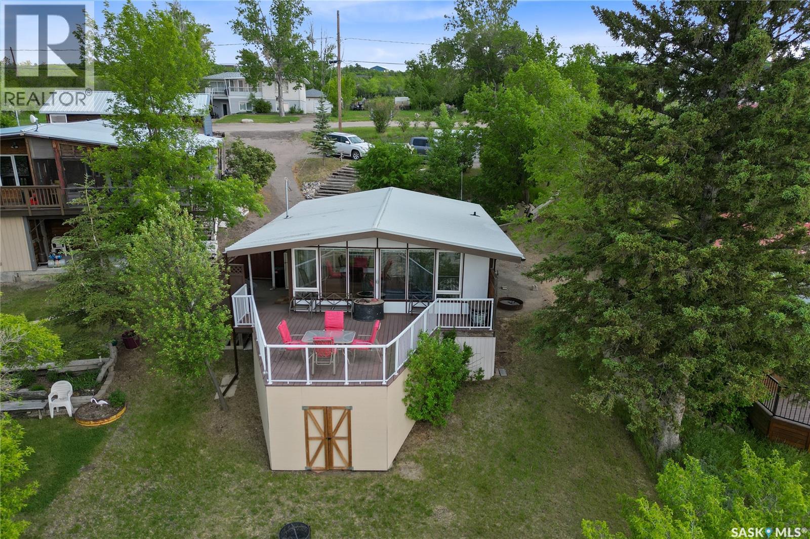 157 Lakeshore DRIVE - 1