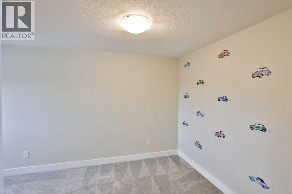 267 Grassland Boulevard W — photo 13