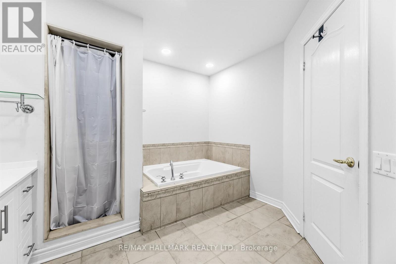 76 WESTBURY COURT - 30